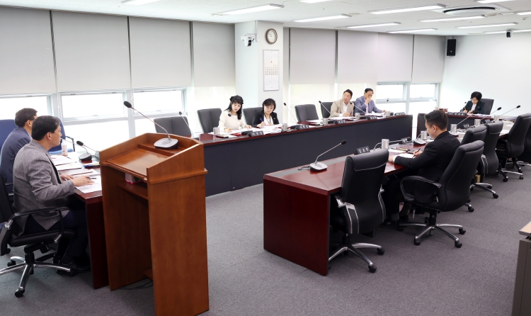 성남시의회, '성남시 재개발·재건축 신속추진을 위한 특별위원회'제7차 회의 개최 기사 이미지
