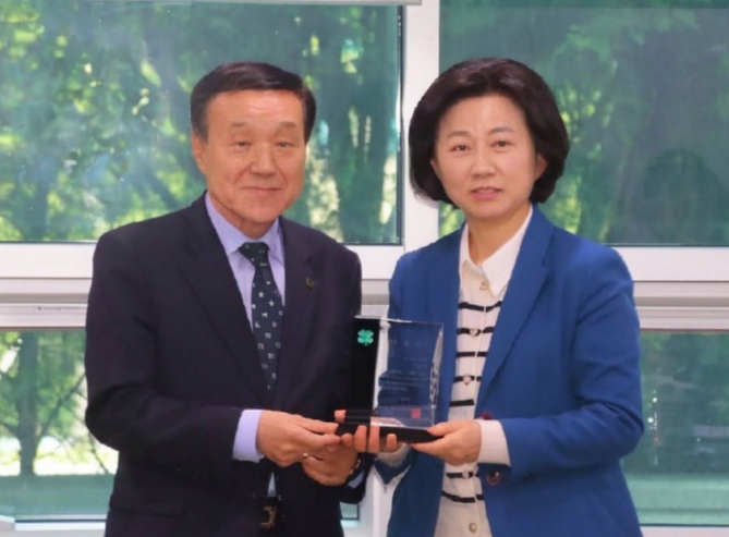 송옥주 의원,  청년농 정책 자문 맡았다 기사 이미지