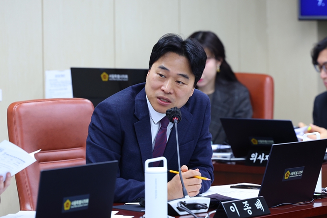 이종배 서울시의원, “수업시간 학생 휴대폰 사용, 학교 10곳 중 6곳 ‘별도 수거 없이 금지 공지’에 그쳐” 기사 이미지