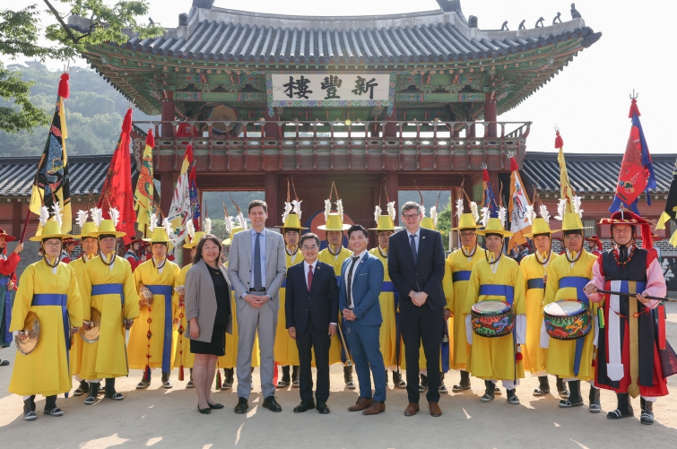 김동연 지사, BC주 수상 만나 “오랜 신뢰 바탕. 지방정부간 경제협력 틀 만들길 희망” 기사 이미지