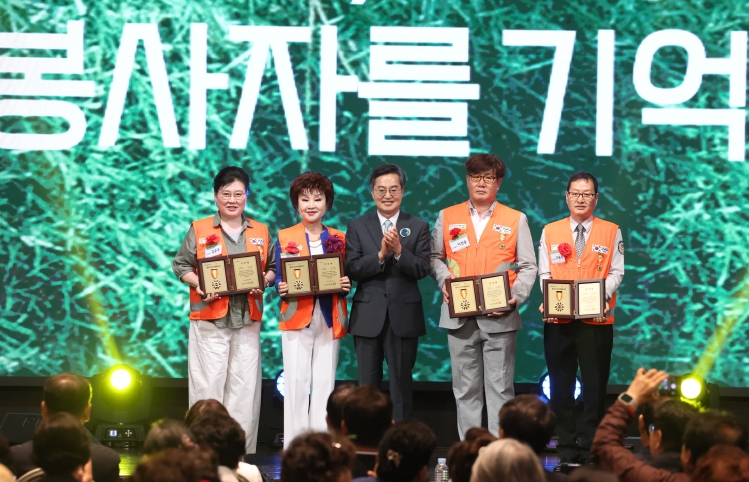 김동연 지사, “경기도에는 422만 자원봉사자 있어. 경기도가 사람사는 세상 되고 있다” 기사 이미지