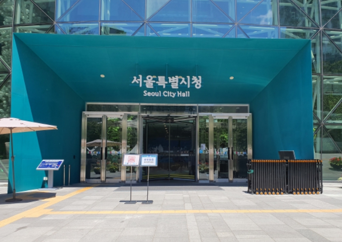 서울시 오세훈 시장, '온기창고 3호' 영등포점 개소식…쪽방촌 폭염대책 점검도 기사 이미지