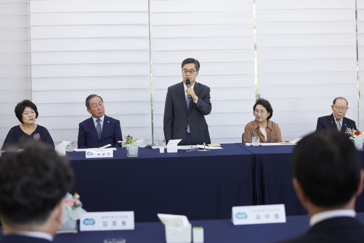 김동연,  “참전명예수당 인상, 경기도 독립기념관 설립 등 역사 바로 세우기와 보훈가족 예우에 최선” 기사 이미지