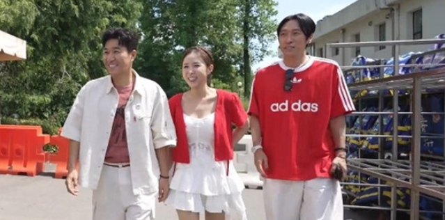 ‘전참시’ 여름의 제왕 코요태, 더위를 날려줄 워터파크 행사 출격! 흥 넘치는 행사 비하인드 大공개! 기사 이미지