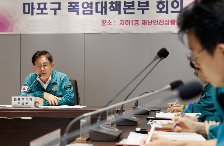 마포구, 폭염에 신속 대응… 무더위쉼터 주말 개방·골목 살수 즉각 조치! 기사 이미지