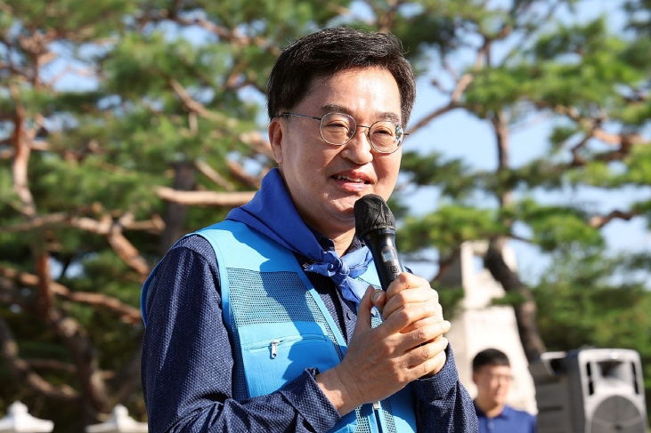 김동연 경기지사, 광복80주년 맞이 경기둘레길 걸으며 “평화와 생태 생각하는 계기로” 기사 이미지