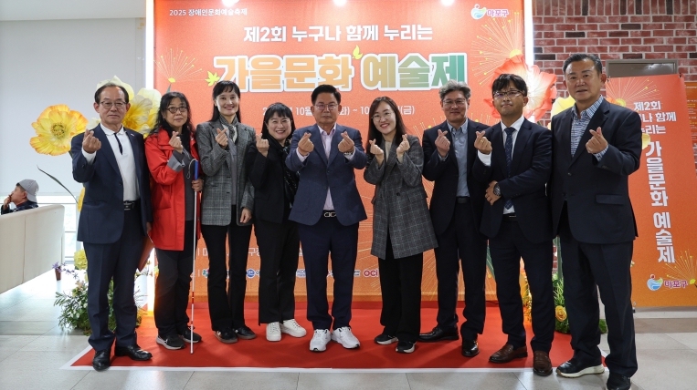 예술로 여는 포용의 길! 박강수 마포구청장, 장애예술인 열정에 존경 표해 기사 이미지